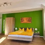Wurzelrudis Hostel *